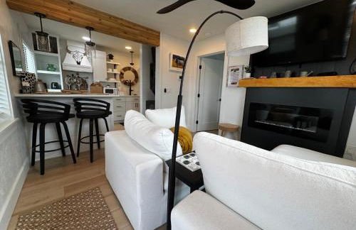 Walk to Best Eats and Shops and Stay in Style - Photo 3