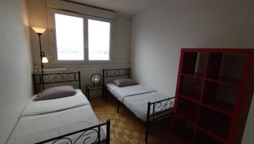 5 mn (450 m) walk Metro/La Defense/Netflix/Parking - Foto 4