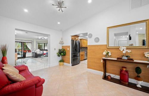 Chic 4BR Home Hot Tub Game Room - Foto 19