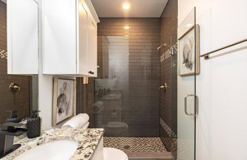 The Q - Austin Family Vacation Home - Hot Tub, Sauna, Gym & Backyard - Foto 19