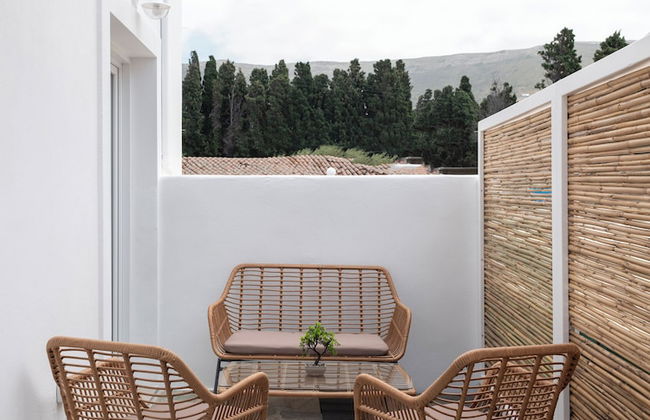 Parikia's Urban Oasis - Photo 33