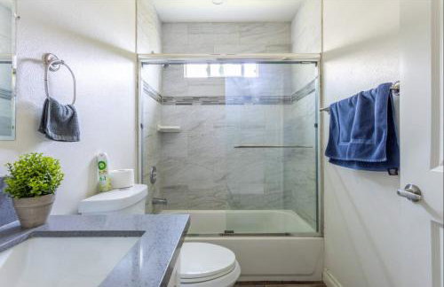 Cheerful 5BR house with parking near USC - Photo 35