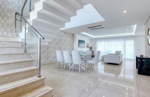 Vita Portucale ! Chic Luxe Villa with Saltwater Pool - Foto 15