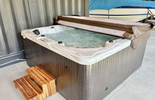 Two Pines - Unique container home w/hot tub - Downtown - Trailer Parking - Pet friendly - Foto 7