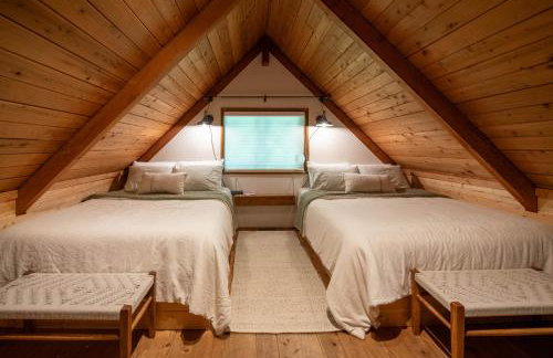 Fog & Fern Hideaway - Cozy Cabin w Private Hot Tub near Mt Rainier - Foto 18