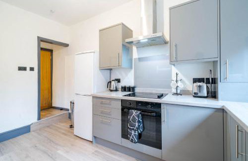 Spacious 3-Bedroom Home Near City Centre with Parking - Foto 21