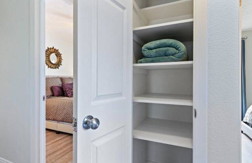 Super Cozy Entire House Near Downtown - Book Now !! - Foto 27