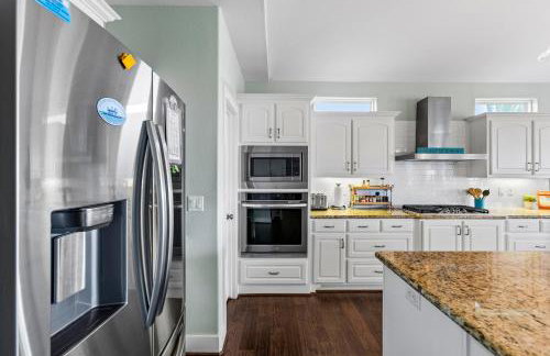 Sand Dollar Beachside 3BR Retreat, Ocean Views, Firepit & Pet Friendly - Foto 27