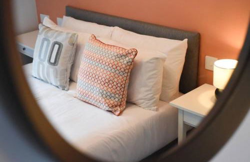 Air Maison - Family Home with Off-Road Parking - Photo 25