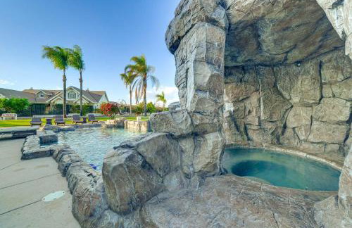 Expansive Riverside Mansion! Luxe, Family Friendly - Foto 4