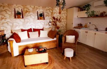 Maisonnette au calme sous les pins avec jardin , parking et piscine - Foto 10