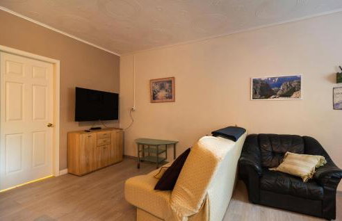 Gorgeous Apartment In Kucice With Wifi - Photo 9