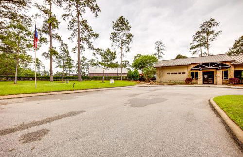 Lake Conroe Condo with Pool Access and Balcony! - Foto 21