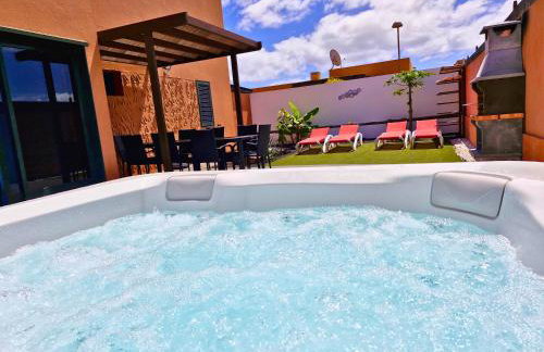 Sunrise Surf House, Big Garden, Hot Tub, Parking, super-fast free Wi-Fi - Foto 1