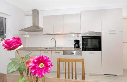 Six-Bedroom Holiday Home In Rogoznica - Foto 19