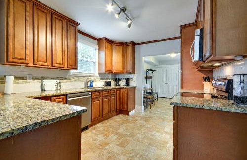 Great for Travel Nurses! Winston-Salem Gem with Yard - Photo 2