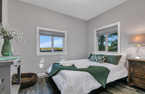 Renovated Lake Cabin with Fire Pit and Kayaks - Photo 9