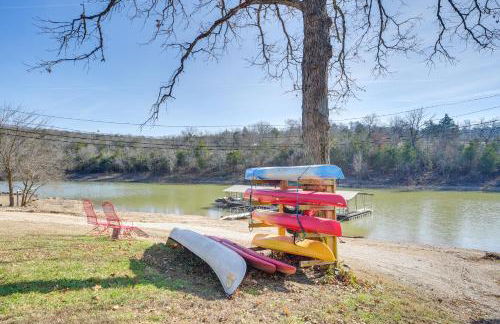 Cozy Table Rock Lake Boathouse with Pool Access - Foto 31