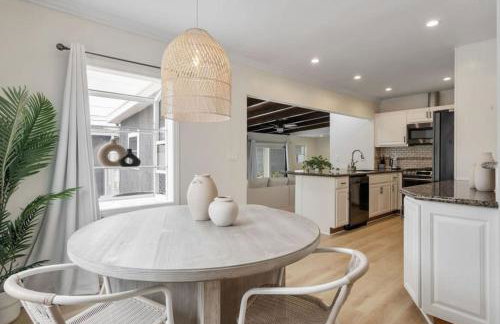 Stunning Retro Beach Oasis, Dual Living, Pool - Foto 15