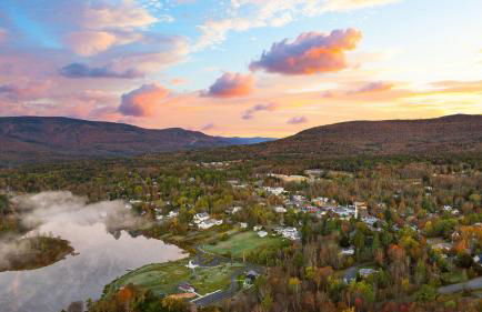 Mins to Hunter Mountain • Sleeps 36 • Pool Spa Games Bar Cozy Peaks Lodge by AvantStay - Foto 76