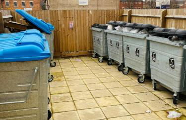 2 Bedroom Luxury Apartment! City Center with Free Parking! - Foto 38