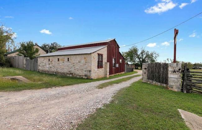 Gorgeous Barn Cabin 10min From Main St! - Foto 31