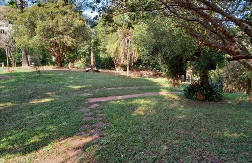 Casa de campo serrana, alegre e com piscina - Foto 14