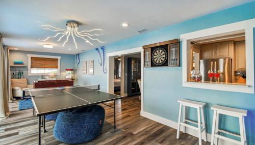 Luxury heated-pool home blocks from the beach - Foto 4, Game Room