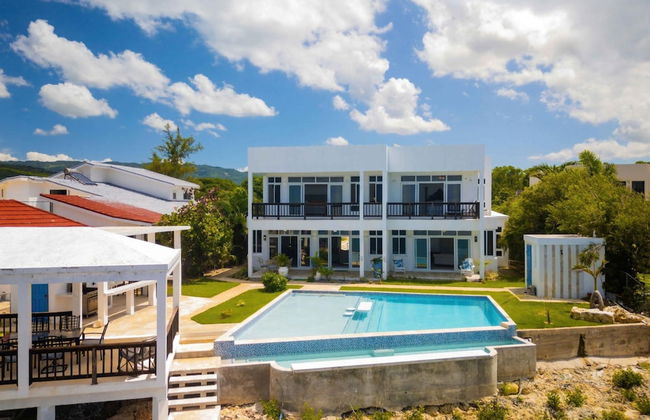 The W Villa 5 B R Oceanfront w Staff - Photo 37