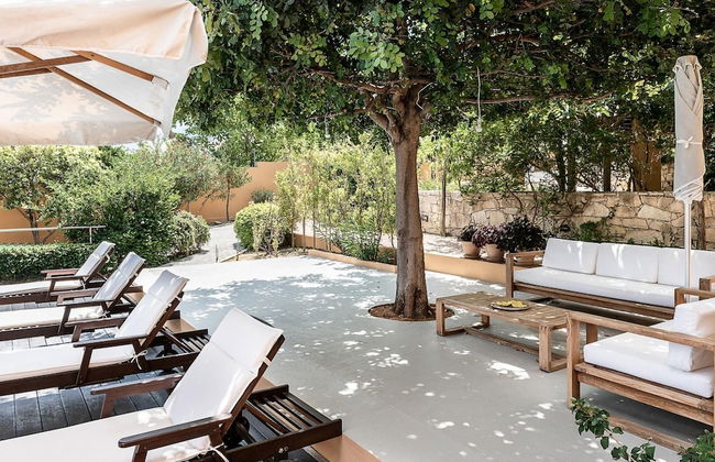 Chloe Seafront Villa - Photo 16