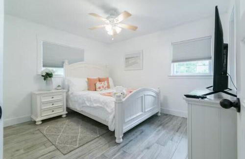 Hot Tub 5 min to beach King Bed - Foto 10