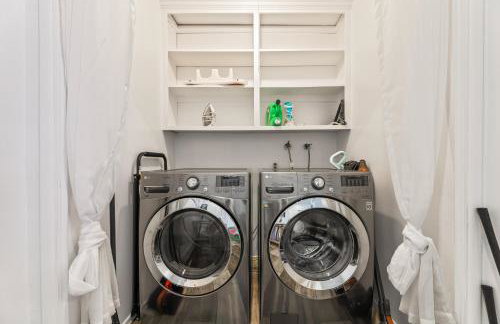 Los Angeles charming big house, king bed, parking, EV - Photo 13