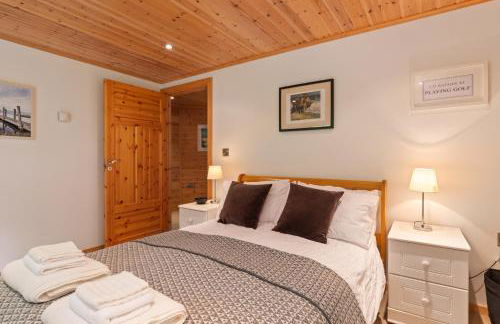 Lodge 5 Longbury - Luxury Lodge, Golf Course Views, Restaurant and Spa Facilites - Photo 32