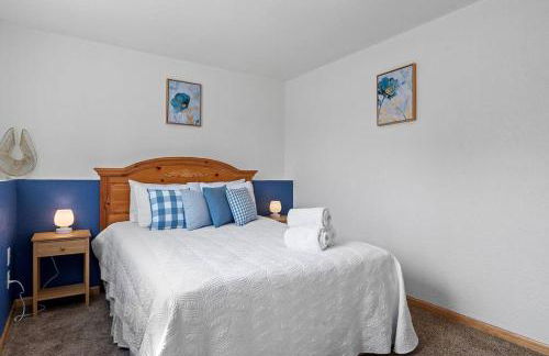 Stylish 5 BR- LG Fenced Backyard and Playground - Foto 30