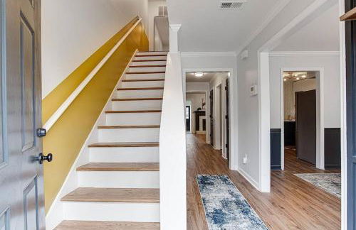 Lux Home-mins to Truist Park wKing pet friendly - Foto 19