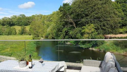 Riverside Retreat - Photo 1