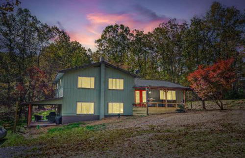 Big Yard Family Getaway - Pets OK - Grill and Hike - Foto 53