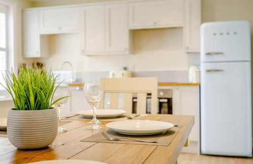 City to Country Retreat Luxury Cottage with Hot Tub - Foto 25