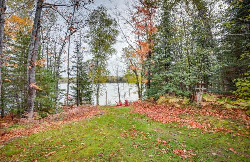 Lakefront Presque Isle Cabin with Private Dock - Foto 29