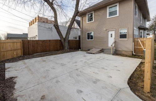 5 Bedroom 3200 Sq Ft House for Downtown Travelers - Photo 58