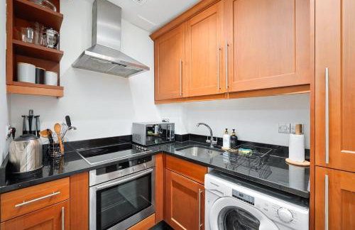 1BR Walk to Tower Bridge & Aldgate Station - Photo 3