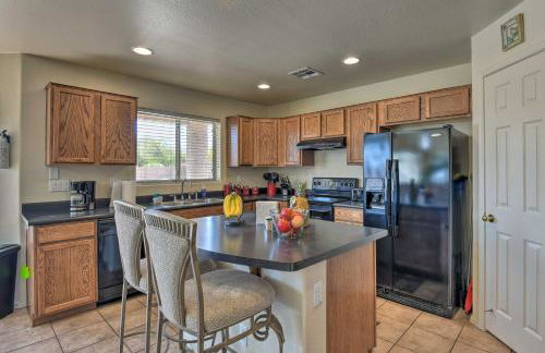 Relaxing San Tan Valley Retreat with Pool and Hot Tub! - Foto 7