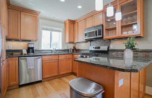 Exquisite Central Townhome with Spacious Loft and Gourmet Kitchen - Foto 3