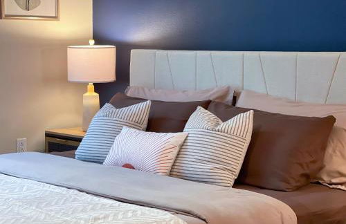 Mid Century With Pool GYM and Parking 10min to Cedars - Photo 2