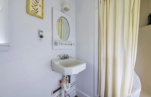 Lakeside Cottage - Right across of Westside County Park with lake access - Foto 11