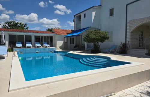 Villa Almas with swimming pool, tennis court, sauna, gym, grill house - Foto 80