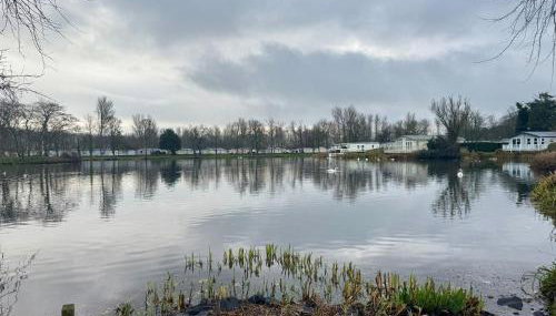 Cozy Caravan at Tower Lawn, Haggerston Castle Perfect Family Getaway - Foto 4