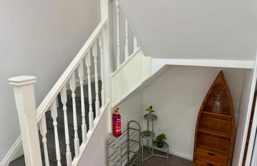 Modern Elegant Home - Photo 27