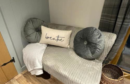 The Hut@Trefechan Wen - Coastal Coziness! - Photo 5