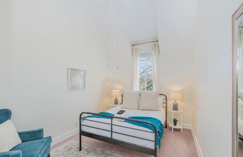 Rhythm & Rest Group Stay with Grill & Cozy Fireplace - Foto 18